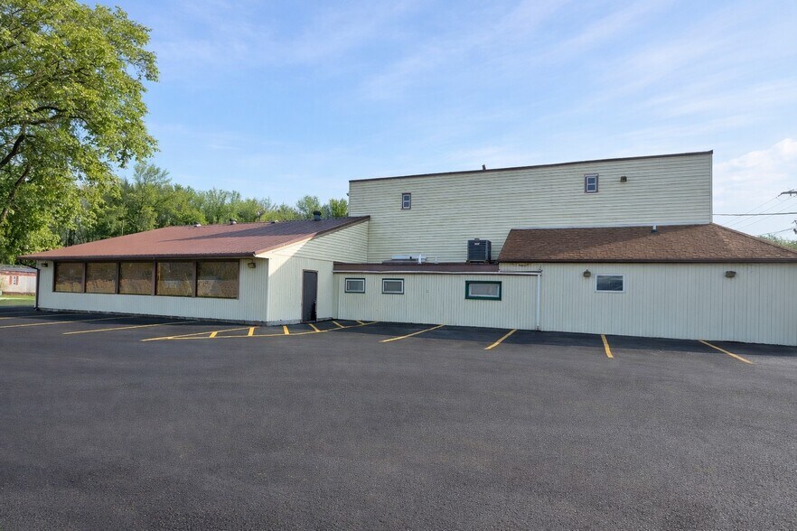More Photos Of 369 Waterloo Geneva Rd, Waterloo Town Restaurant For Sale
