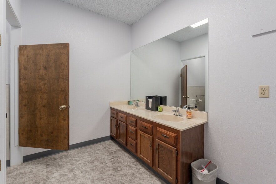 More Photos Of 1414 W 14th St, Tempe Warehouse For Sale