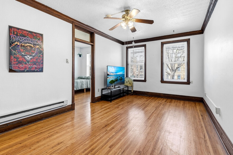 More Photos Of 664 Grand Ave, Saint Paul Storefront Retail Residential For Sale