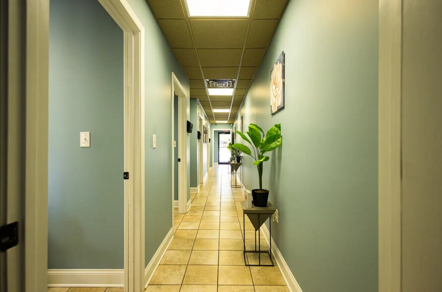 More Photos Of 732 Wade Hampton Blvd, Greenville Storefront Retail Office For Lease