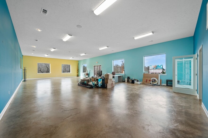 More Photos Of 1915 Walkers Trl, Conway General Retail For Sale