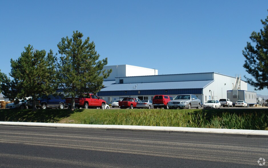 More Photos Of 1346 N Hickory Ave, Meridian Warehouse For Sale