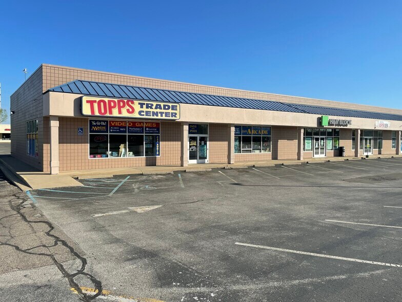 More Photos Of 1609-1619 Mall Dr, Benton Harbor General Retail For Sale