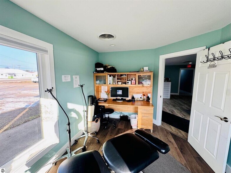 More Photos Of 125 Ames St, Elk Rapids Office For Lease