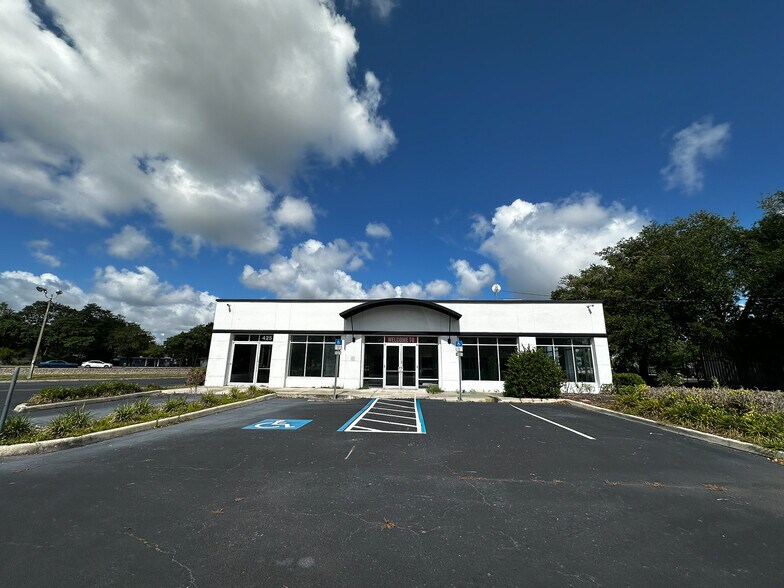 More Photos Of 425 S Lake Parker Ave, Lakeland Storefront Retail Office For Lease