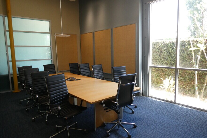 More Photos Of 6100-6120 San Fernando Rd, Glendale Office For Sale