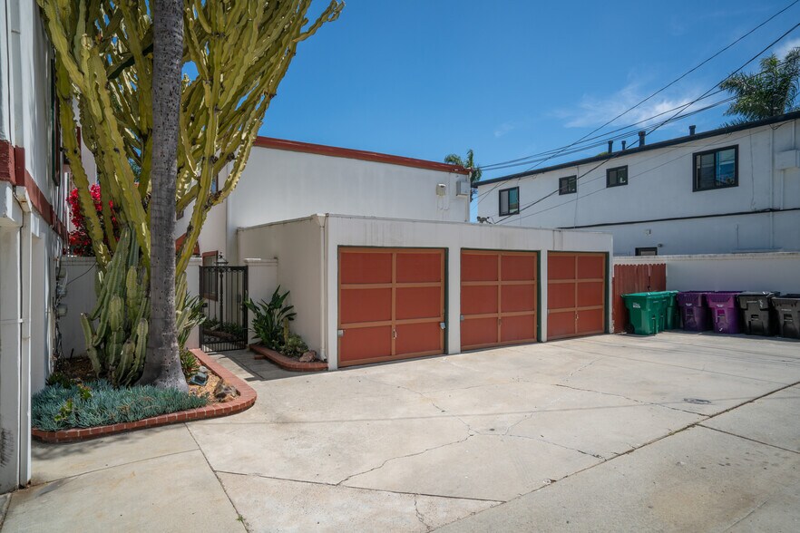 More Photos Of 807 Roswell Ave, Long Beach Apartments For Sale