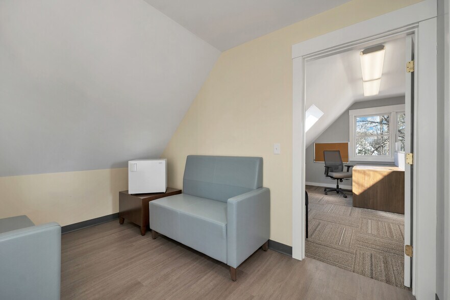 More Photos Of 252 Daniel Webster Hwy, Meredith Office For Sale