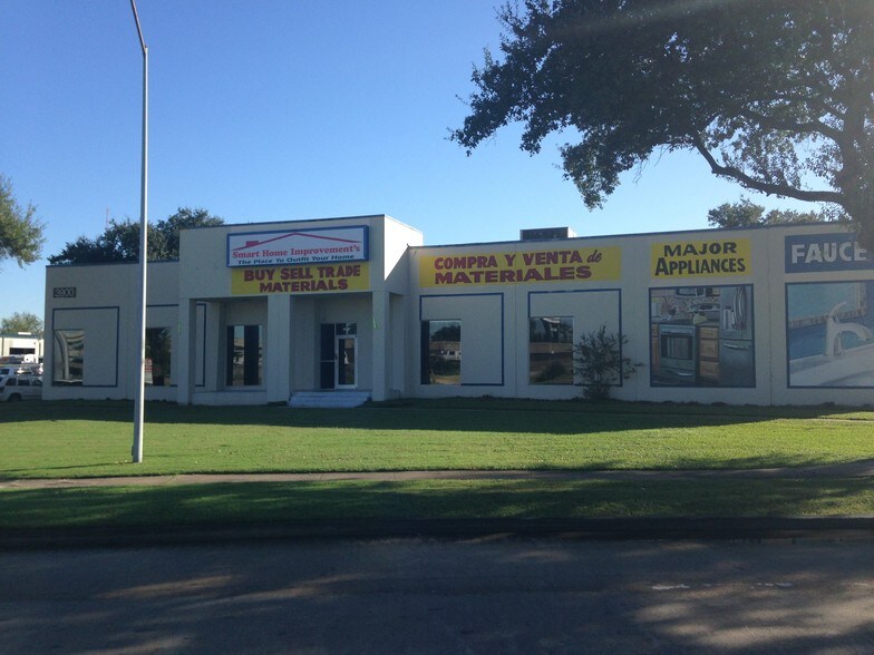 More Photos Of 3890 North Fwy, Houston Flex For Lease
