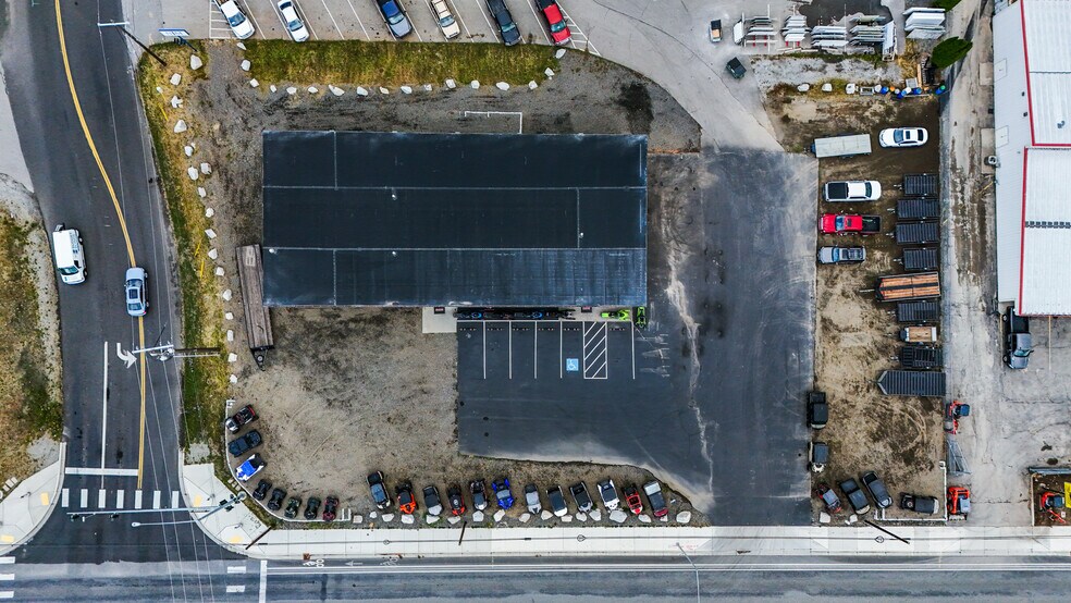 More Photos Of 7168 N Government Way, Dalton Gardens Warehouse For Lease