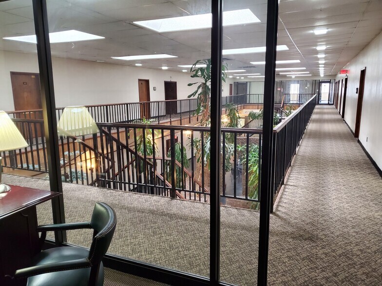 More Photos Of 1900 N Macarthur Blvd, Oklahoma City Office For Sale