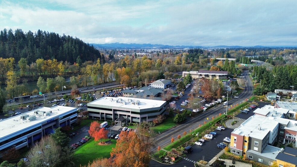 More Photos Of 450 Country Club Rd, Eugene Office For Lease