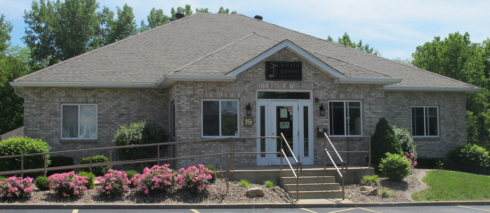 More Photos Of 19 Emerald Ter, Swansea Loft Creative Space For Lease