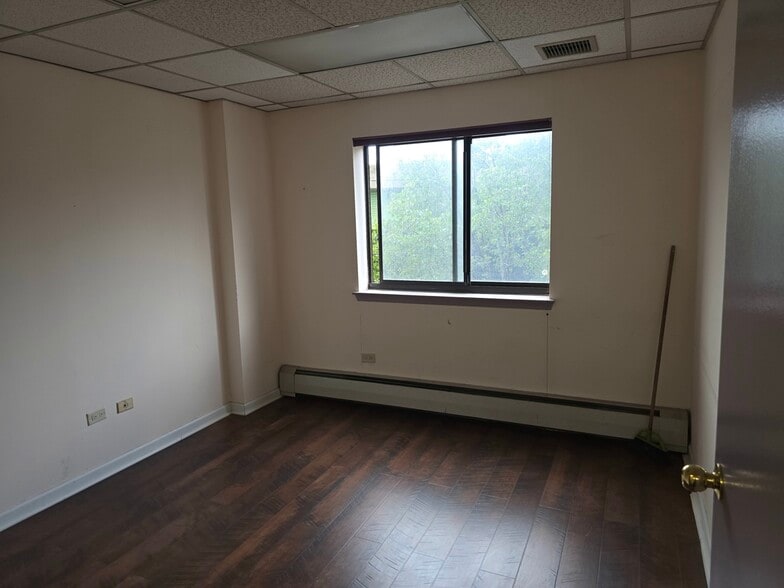 More Photos Of 92-29 Queens Blvd, Rego Park Apartments For Lease