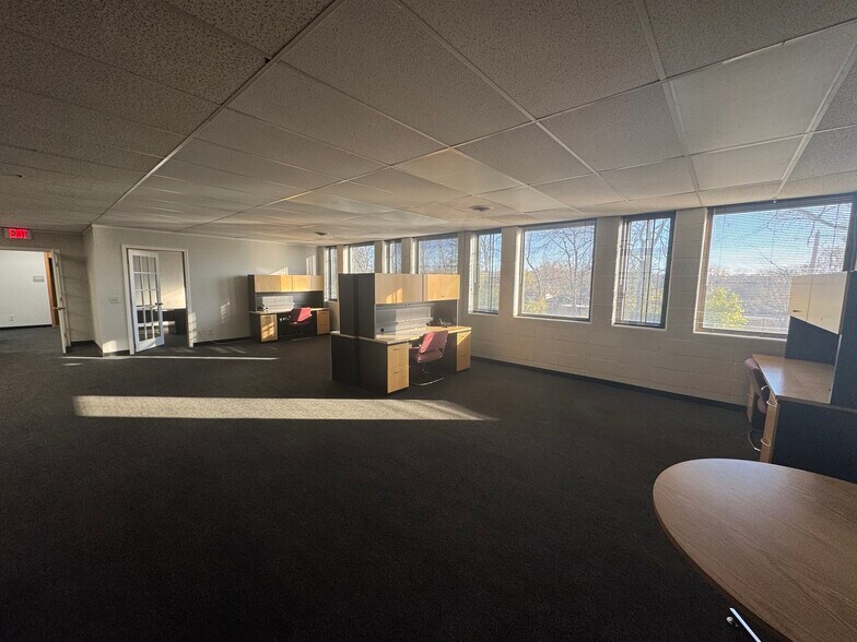 More Photos Of 7056 Corporate Way, Dayton Office For Lease
