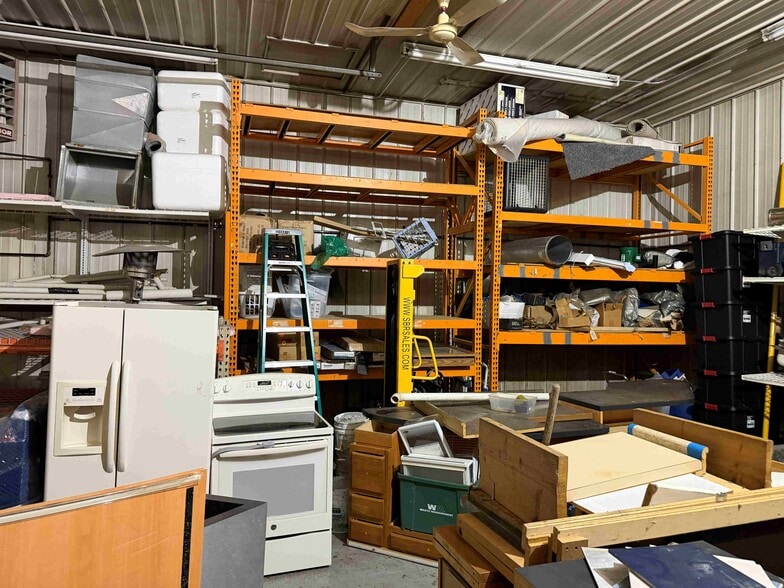 More Photos Of 1027 Moen Ave, Rockdale Warehouse For Lease