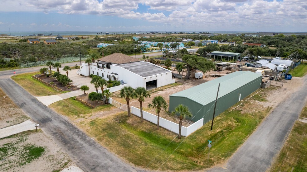 More Photos Of 1703 Highway 35 S, Rockport Office Residential For Lease