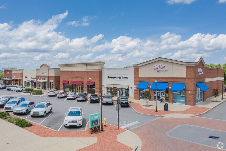 More Photos Of 300 Indian Lake Blvd, Hendersonville Unknown For Lease