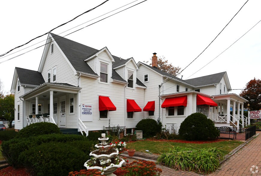 More Photos Of 410 Robert Parker Coffin Rd, Long Grove Restaurant For Lease