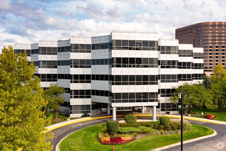 More Photos Of 1 TransAm Plaza Dr, Oakbrook Terrace Office For Sale