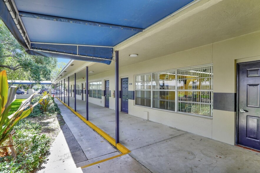 More Photos Of 959 SE 6th Ave, Deerfield Beach Schools For Sale