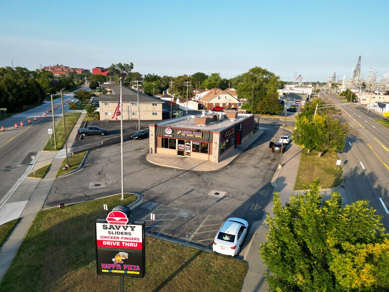 Primary Photo Of 2630 Oakwood Blvd, Melvindale Fast Food For Sale