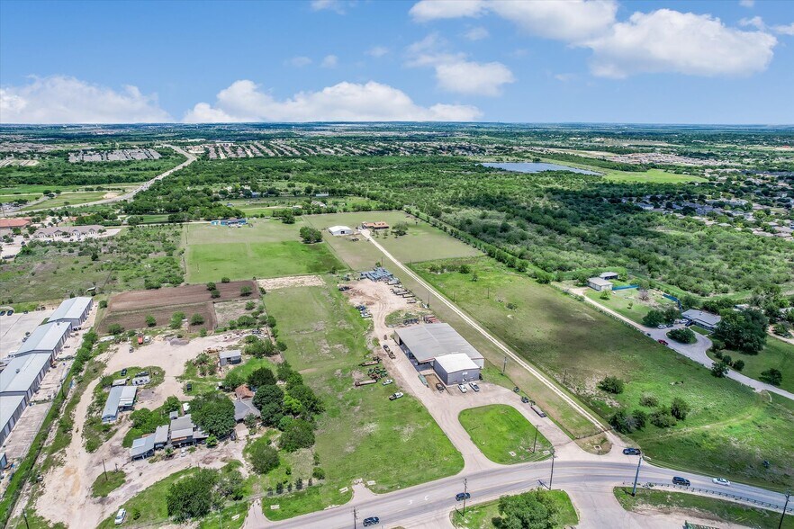 More Photos Of 1251 Bunton Creek Rd, Kyle Warehouse For Lease