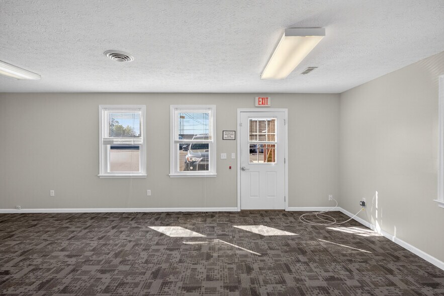More Photos Of 114 Lexington Tpke, Amherst Medical For Lease