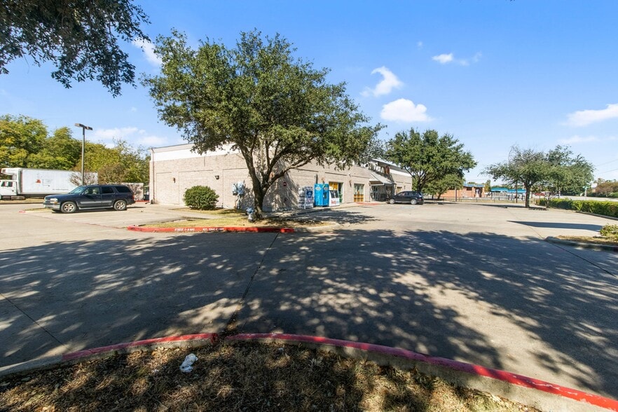 More Photos Of 617 N Mcdonald St, McKinney Freestanding For Sale