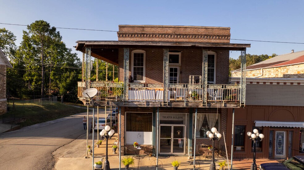 More Photos Of 385 Main St, Mammoth Spring General Retail For Sale