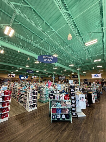 More Photos Of 17840 San Carlos Blvd, Fort Myers Freestanding For Lease
