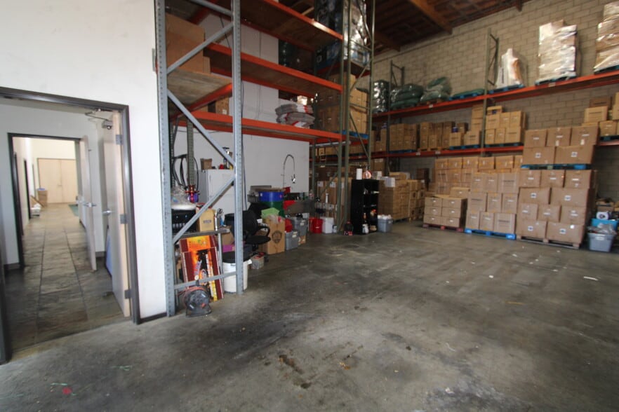 More Photos Of 1521 Railroad St, Glendale Warehouse For Lease