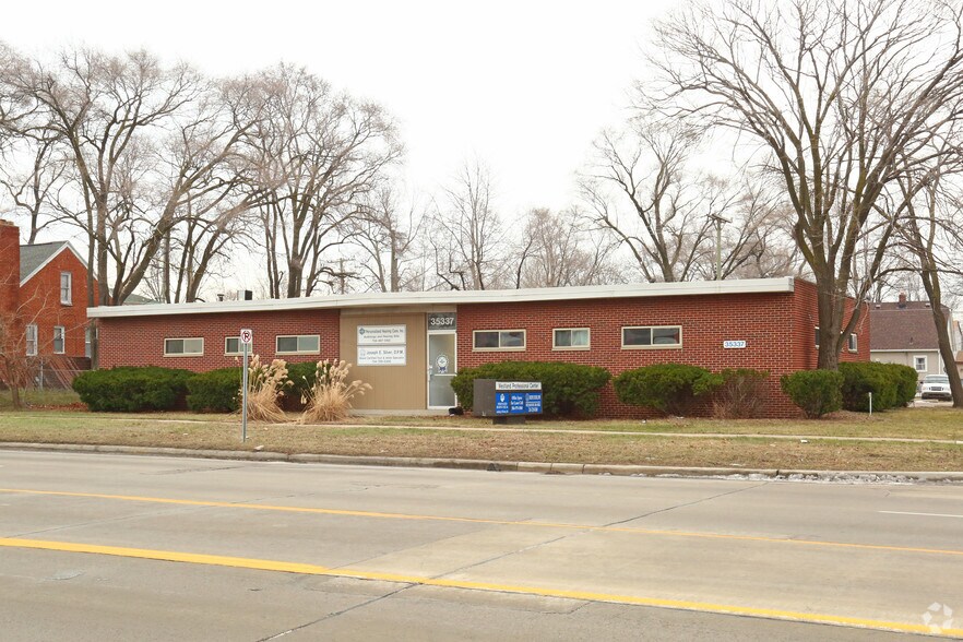 Primary Photo Of 35337 Warren Rd, Westland Medical For Sale