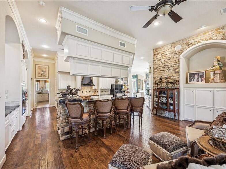 More Photos Of 16372 Highway 6, Navasota Specialty For Sale