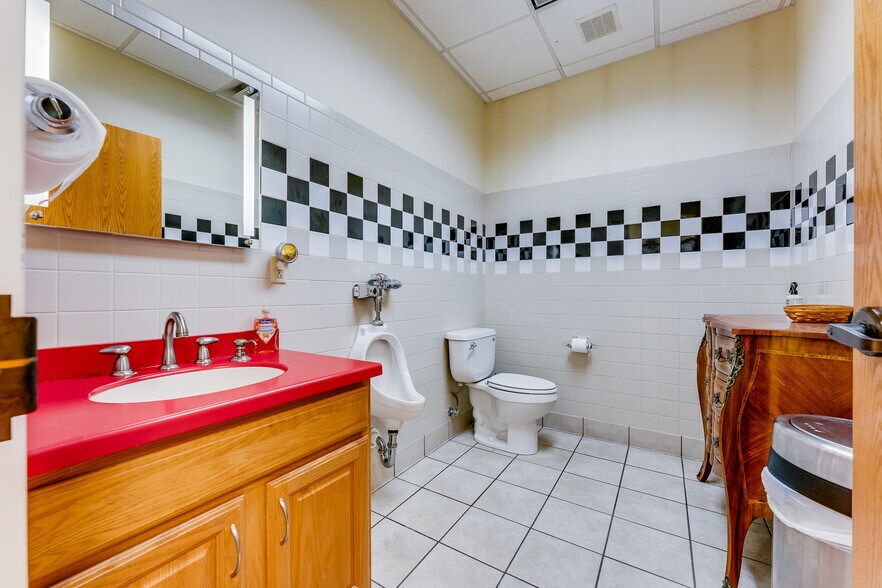 More Photos Of 2050 Winners Dr, Fairmont Auto Repair For Sale