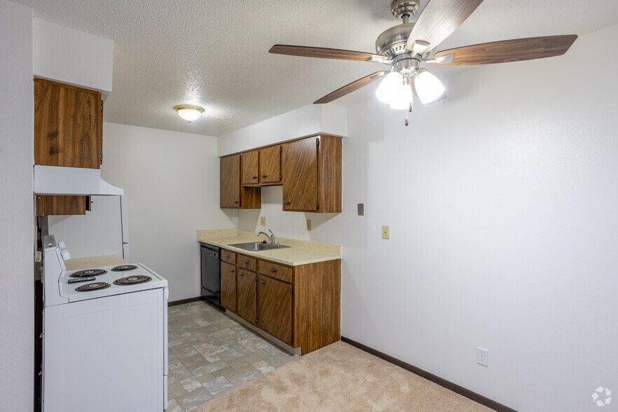 More Photos Of 25-85 Aossey Ln SW, Cedar Rapids Apartments For Sale