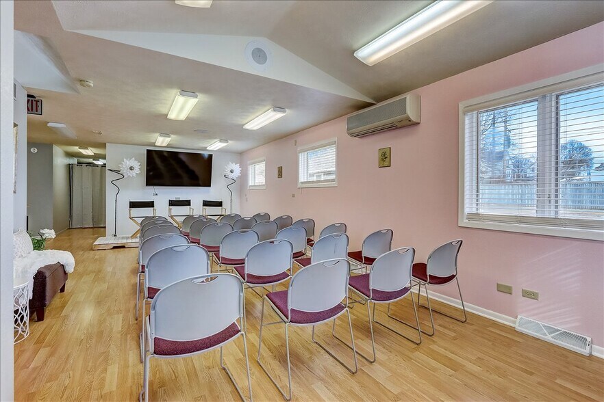 More Photos Of 111-113 Depot, Johnson Creek Medical For Sale