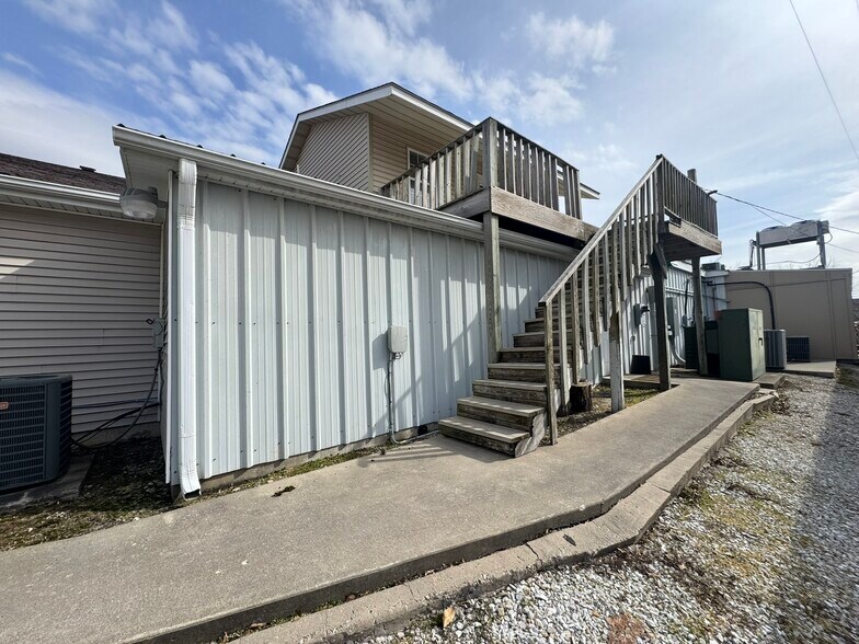 More Photos Of 2015 N Missouri St, Macon Restaurant For Sale