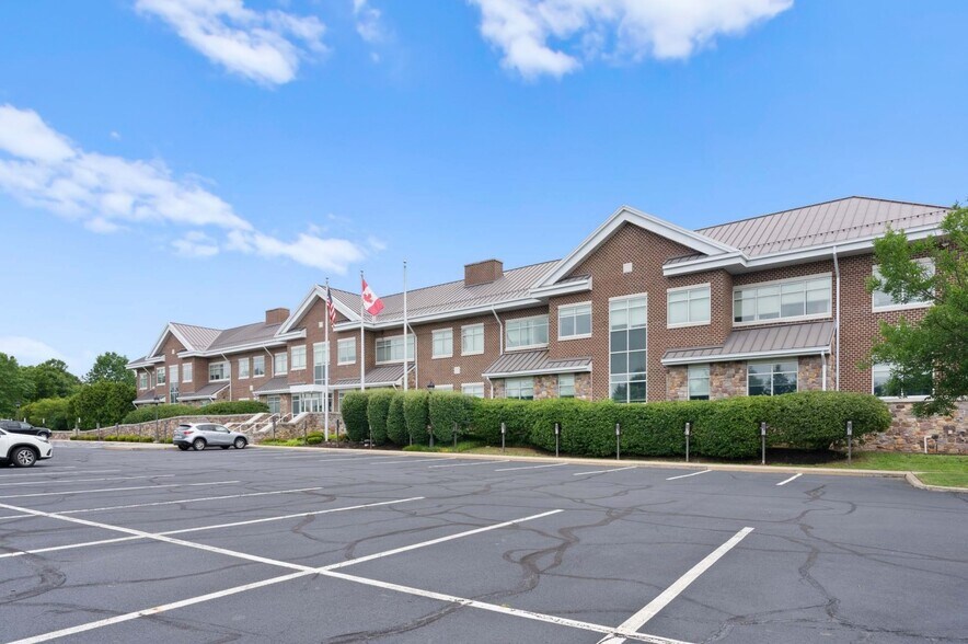 More Photos Of 662 Penn St, Newtown Office For Sale