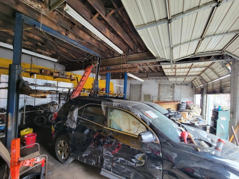 More Photos Of 1757-1765 Windrim Ave, Philadelphia Auto Repair For Sale