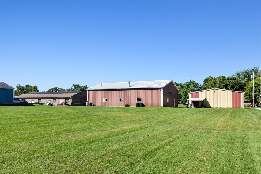 More Photos Of 214 N Commerce St, Cedar Grove Auto Repair For Sale