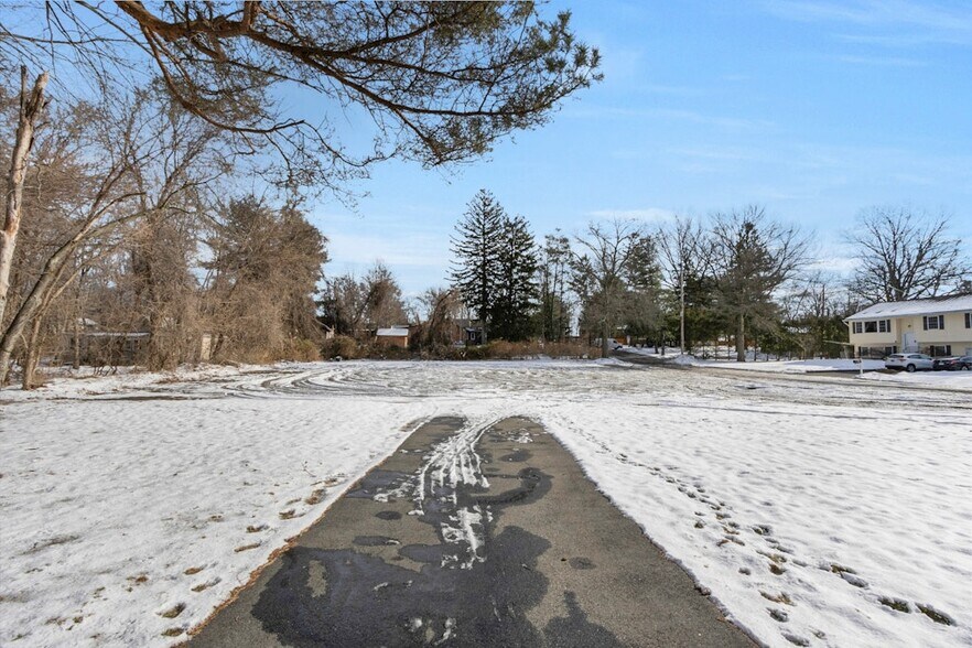More Photos Of 195 W Clarkstown Rd, New City Specialty For Sale