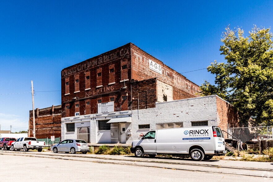 Primary Photo Of 909 State Line Rd, Kansas City Warehouse For Sale