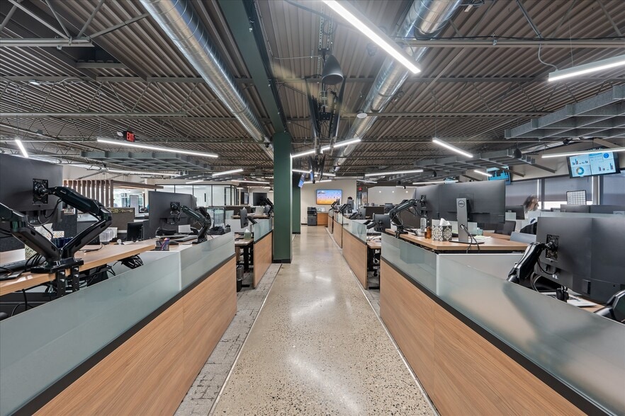 More Photos Of 29444 Northwestern Hwy, Southfield Office For Sale