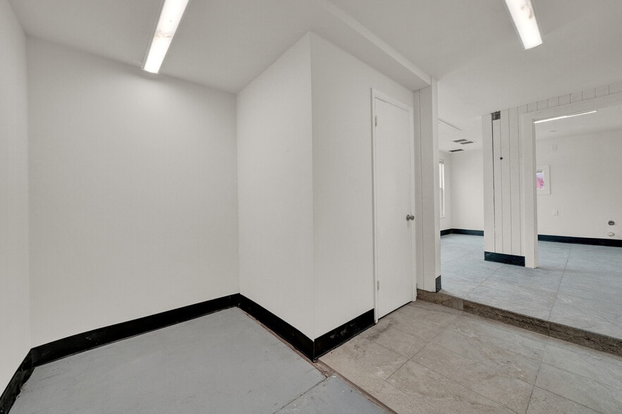 More Photos Of 311 E Commercial Blvd, Oakland Park Freestanding For Sale