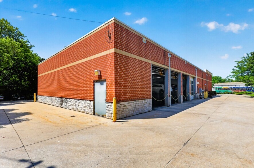 More Photos Of 6130 N Port Washington Rd, Glendale Auto Repair For Sale
