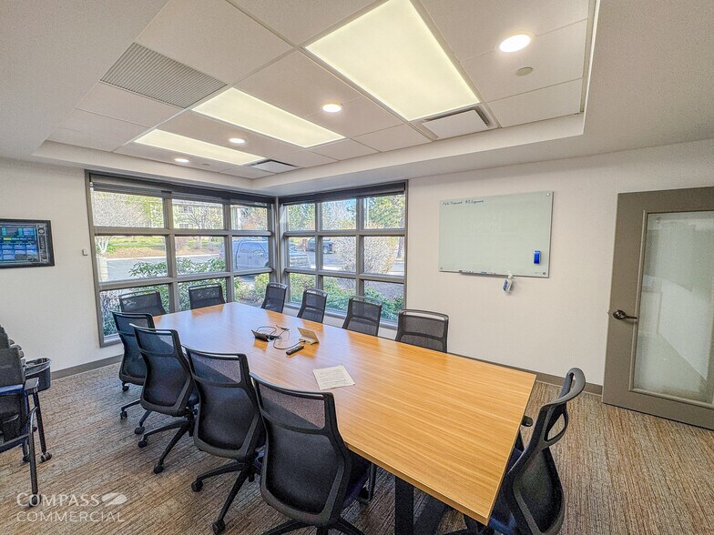 More Photos Of 1001 SW Disk Dr, Bend Office For Lease