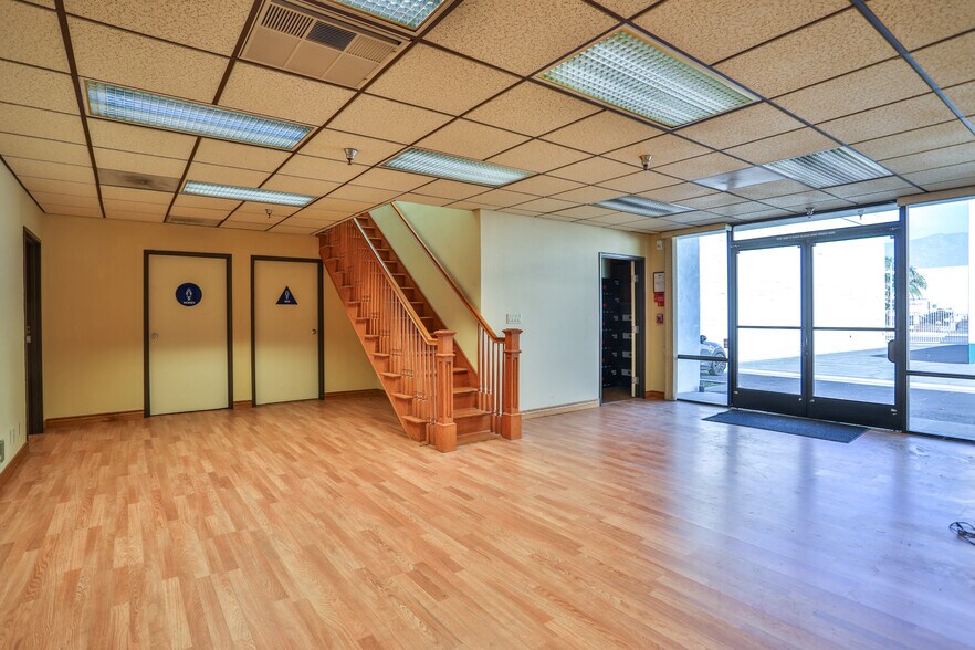 More Photos Of 11930 Goldring Rd, Arcadia Light Distribution For Sale