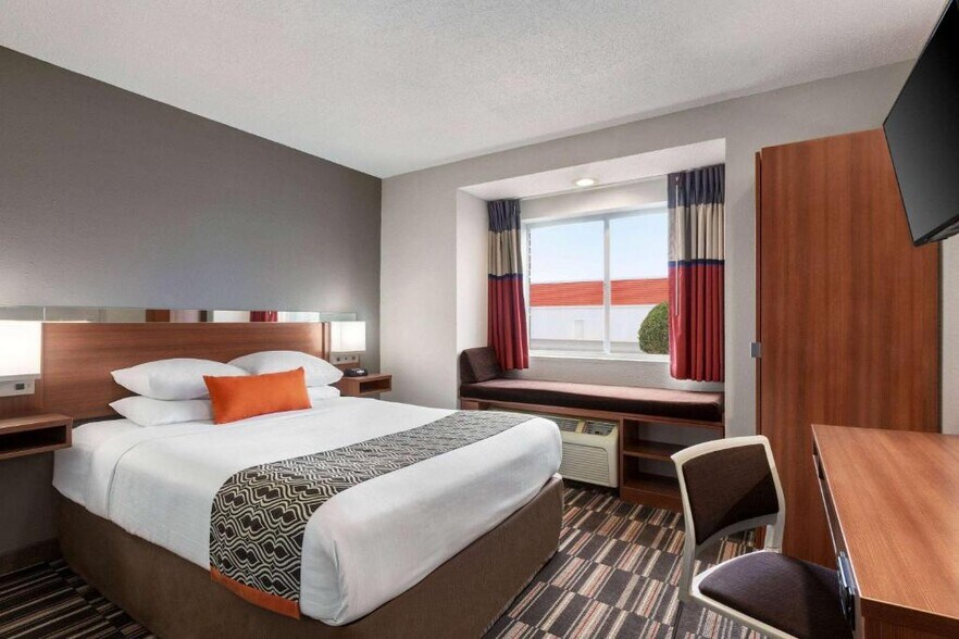 More Photos Of 196 Virginia Ave S, Tifton Hotel For Sale