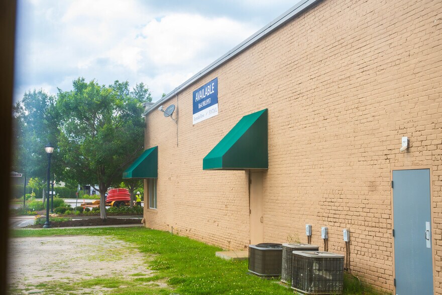 More Photos Of 239 Maxwell Ave, Greenwood General Retail For Sale